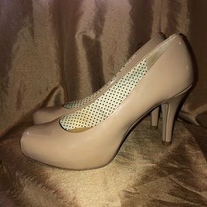 SOLD Madden Girl Getta Pump, nude color 6.5